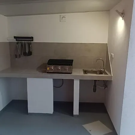 بيت للعطل Klimatisiertes Mit Garten In *
