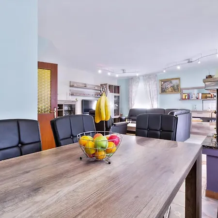 Klimatisiertes Mit Garten In بيت للعطل Kaštel