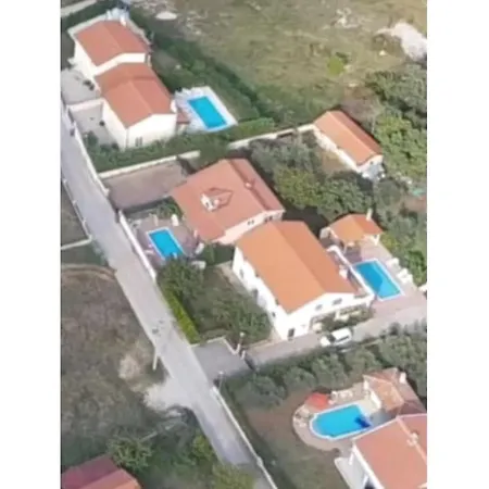 Ana * Kaštel